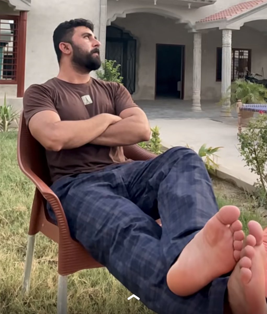 Arab and Turkish men tweet media