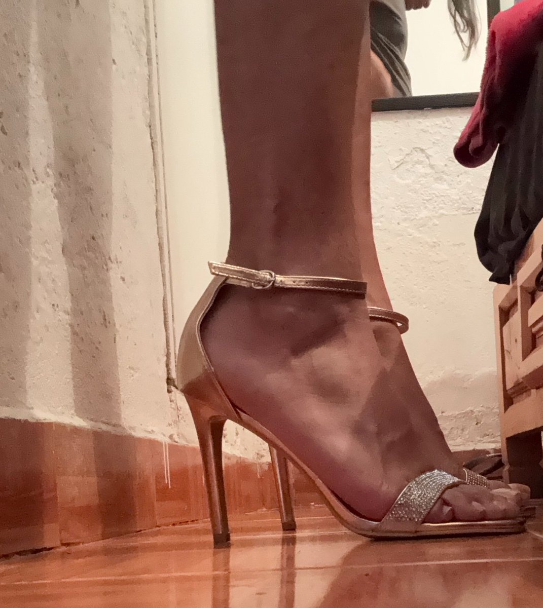 AriasMezza1600's tweet photo. Adoro los tacones https://t.co/c6c94k8GWF