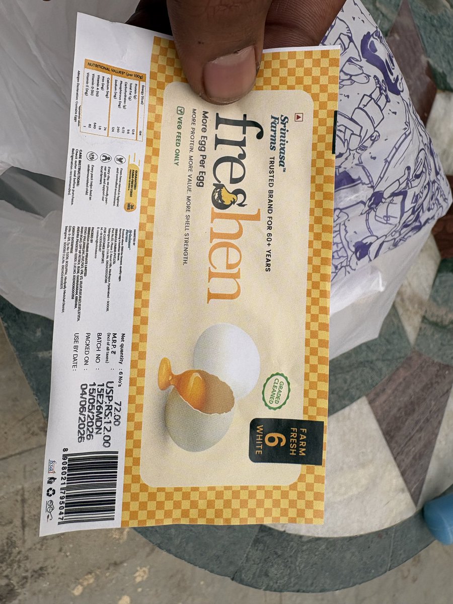 shivapranavll's tweet photo. Cockroaches packet lo unnaya… leka system lone peruguthunnaya?

Ordered Freshen eggs from Zepto. Got rotten smell + live cockroaches crawling inside.

Protein kaavali anukunte biohazard vachindi.

@ZeptoNow @zeptocares @fssaiindia @cfs_telangana @NCH1915 https://t.co/4ehWMZmtPe