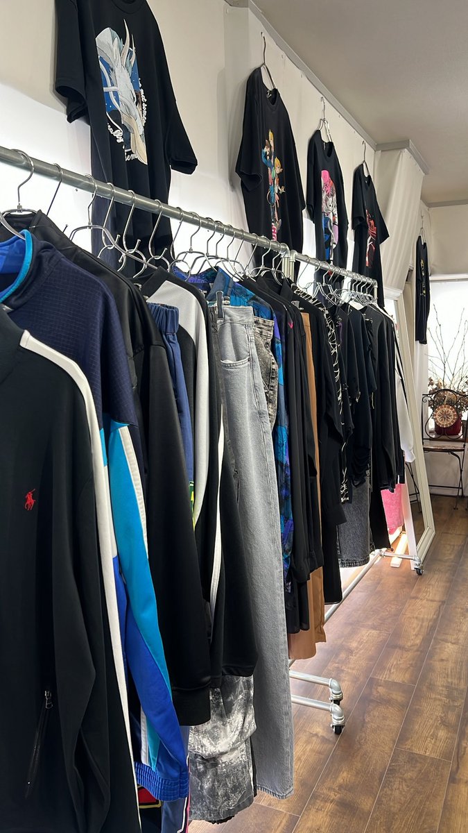 2026/05/26- open till 7:30pm. オープンしました😎 古着類新入荷