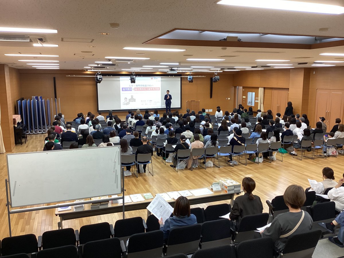 obf_hs's tweet photo. 【#進路指導部】3年生保護者向け進路説明会を実施しました。

https://t.co/WtP8C0XPyX https://t.co/wnszMo1cjo