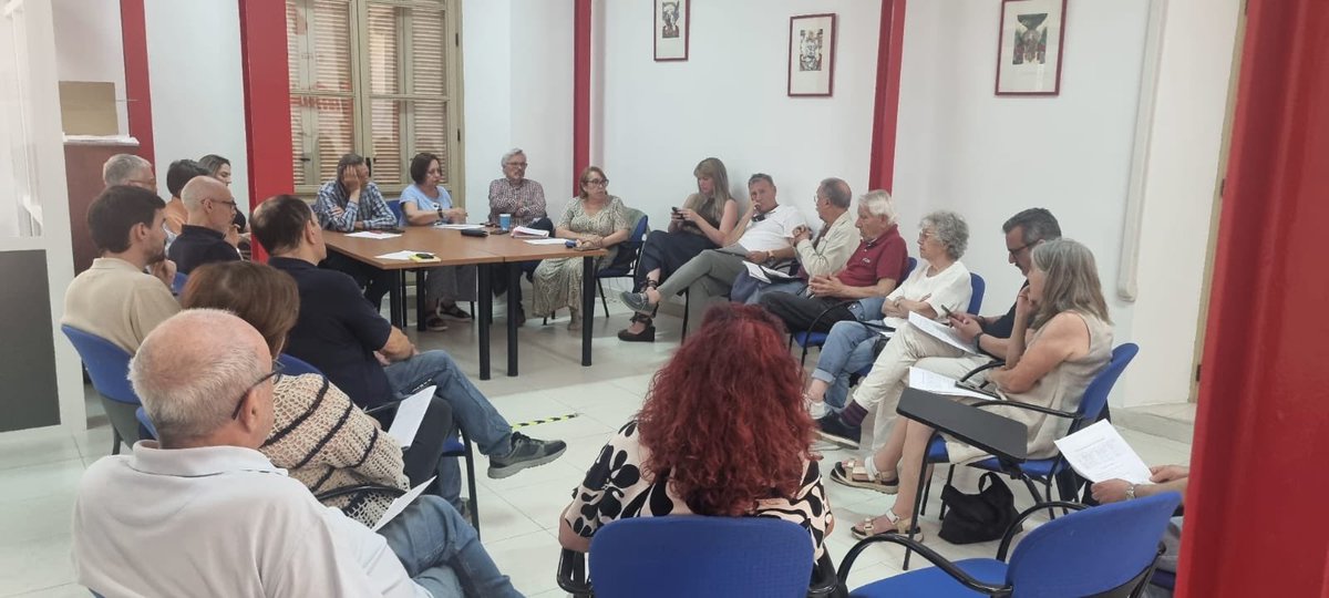 PSOEMLGCENTRO's tweet photo. Ayer tarde celebramos reunión del Comité Local para analizar los resultados d las elecciones del 17M. Evaluamos los datos a nivel autonómico y provincial, haciendo balance d la campaña realizada y extrayendo conclusiones q nos permitan seguir mejorando d cara a próximos comicios https://t.co/OLIHSrfNsl