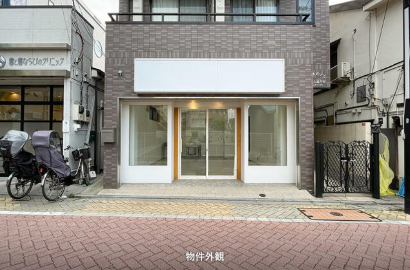 GYM_FUDOSAN's tweet photo. ||◤　　　　　　　　 ◥||
　新高円寺駅　徒歩3分
　42.41㎡
　341,000円
||◣ 　　　　　　　　◢||

高円寺ルック商店街沿い！
視認性◎の1F路面・ジム相談可能物件💪🔥

白基調で内装状態かなり良好。
そのままでも開業イメージが湧きやすい空間です✨

お問い合わせはお早目に！ https://t.co/ktFoobv7uT