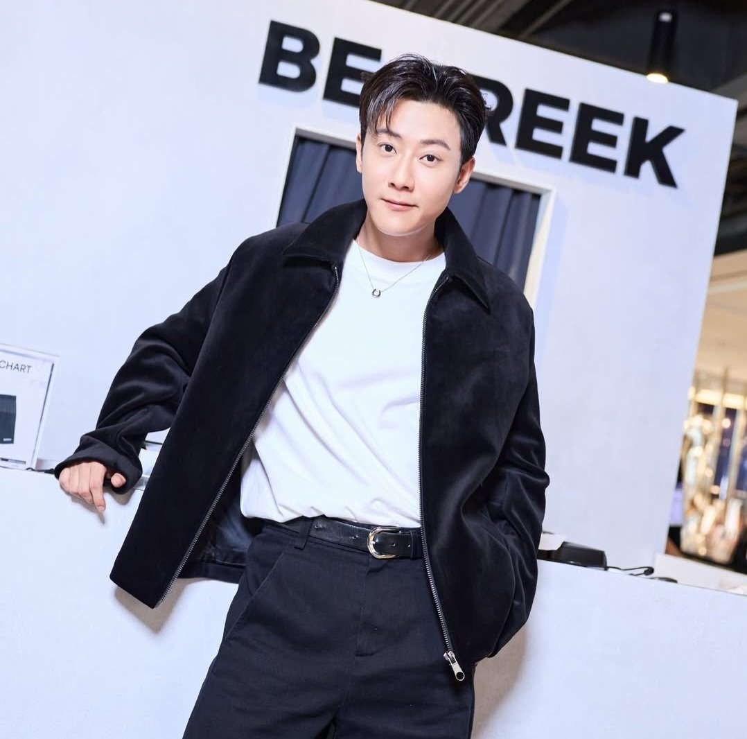 marchinlauv's tweet photo. พฤ.นี้เรามีนัดกับลูกค้าที่สยาม 🛍
พี่ว่างมาเจอกันที่ POP-UP ป่ะ 😘😉
#BEFREEK #พี่จอง 🩷
#BEFREEKORIGINAL
#ProofOfUncommon
#BEFREEKSiamCenter https://t.co/a9chShhOk5