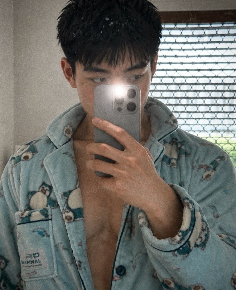 Alex Pham tweet media