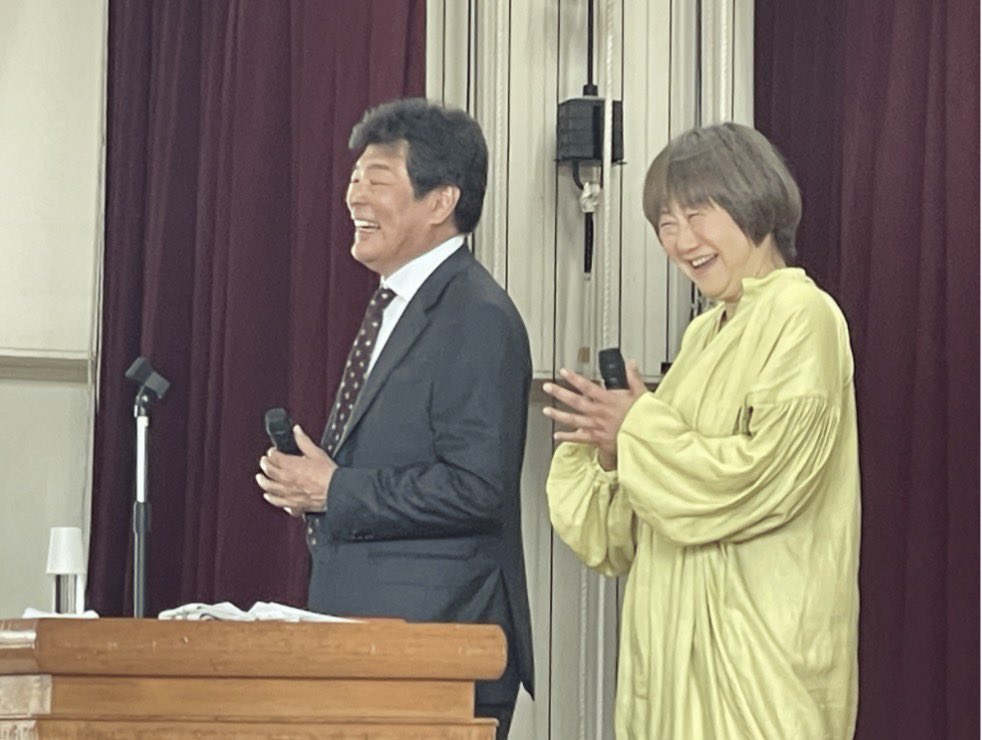 yomeyoshiko224's tweet photo. 私の母校、八戸大館中学校の80周年に向けての講演会。中学生への講演ですので「高校の入学式にタバコ吸うとって、センセに見つかり、アカンやないか！と言われたので、いえちゃんと消しましたゆーたら、タバコがあかんのじゃと、入学して教室入る前に停学になりました」のくだりをマイルドに話しました https://t.co/G8sfaH7Kz8