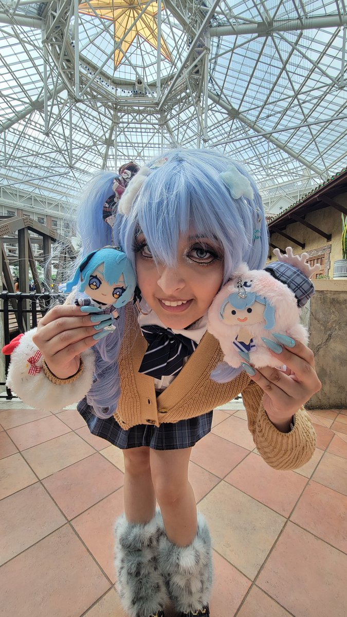 AriRose09's tweet photo. Happy Vtuber Day!!!!!
Celebrating with my oshis! (More vtuber oshis to come hopefully this year!!!)
(P.S.: Yes, that is Mysta Rias๐ชฆ I fully made his cosplay back then)
#vtuberday https://t.co/ExPhfgTyhX