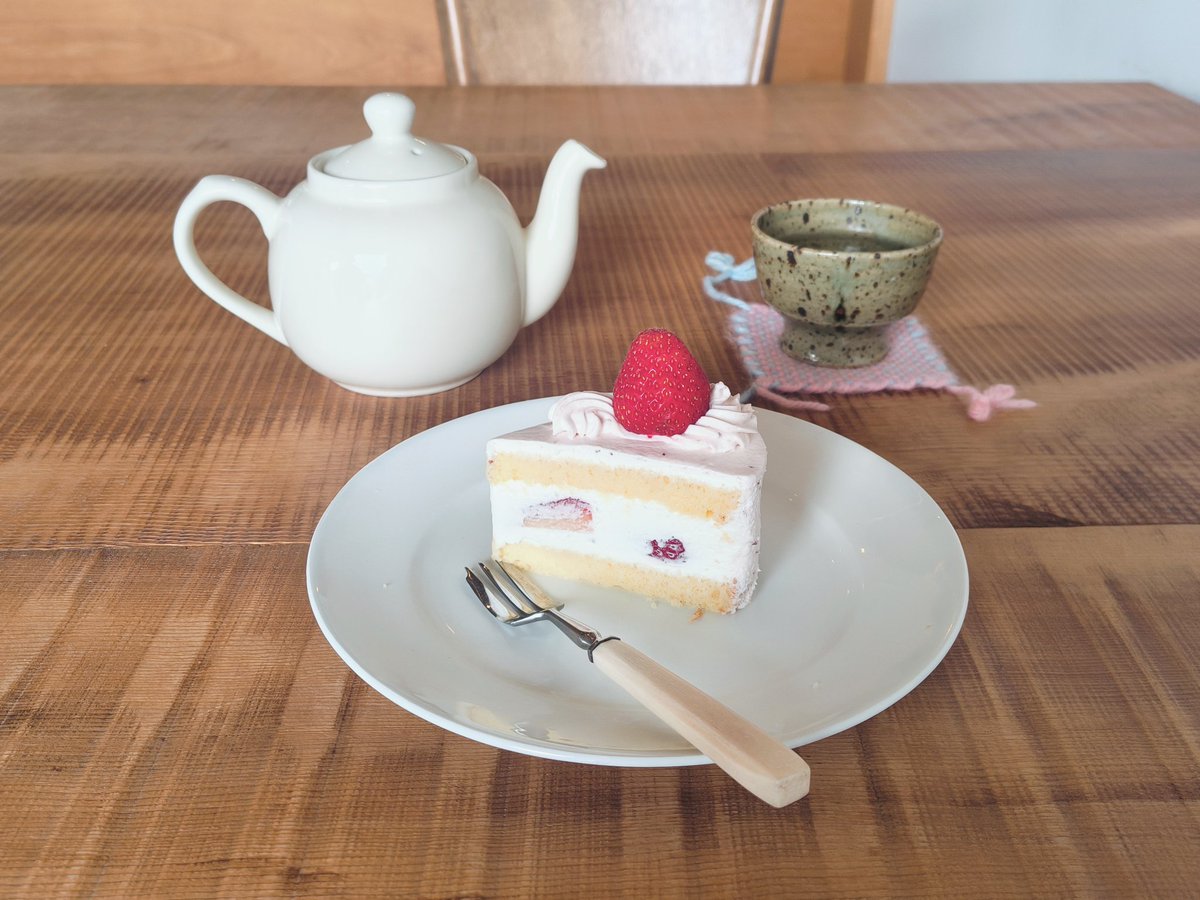 moom_725's tweet photo. 淡路島でかわいいショートケーキ◎ https://t.co/cOExXO6F9q