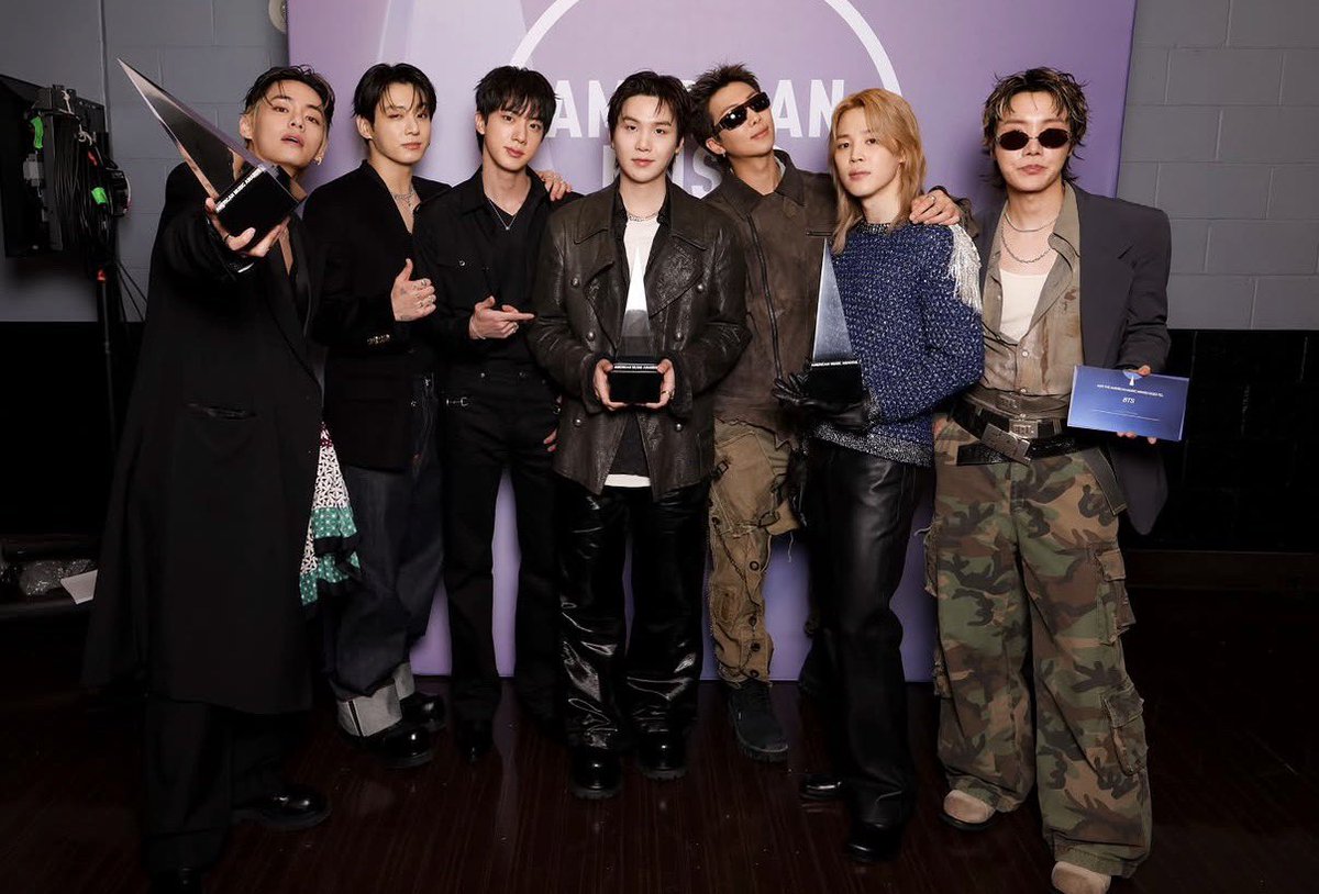 13_purpleu's tweet photo. 실트순위올려봅시다
축하해 방탄소년단💜

BTS ON AMAS
BTS AMAS 2026
BTS PAVED THE WAY
#BTSonAMAs

CONGRATULATIONS BTS
#SWIM_ArtistOfTheYear
#BTSonAMAs

CONGRATULATIONS BTS
#SWIM_SongOfTheSummer
#BTSonAMAs https://t.co/kAjCdHIbwK