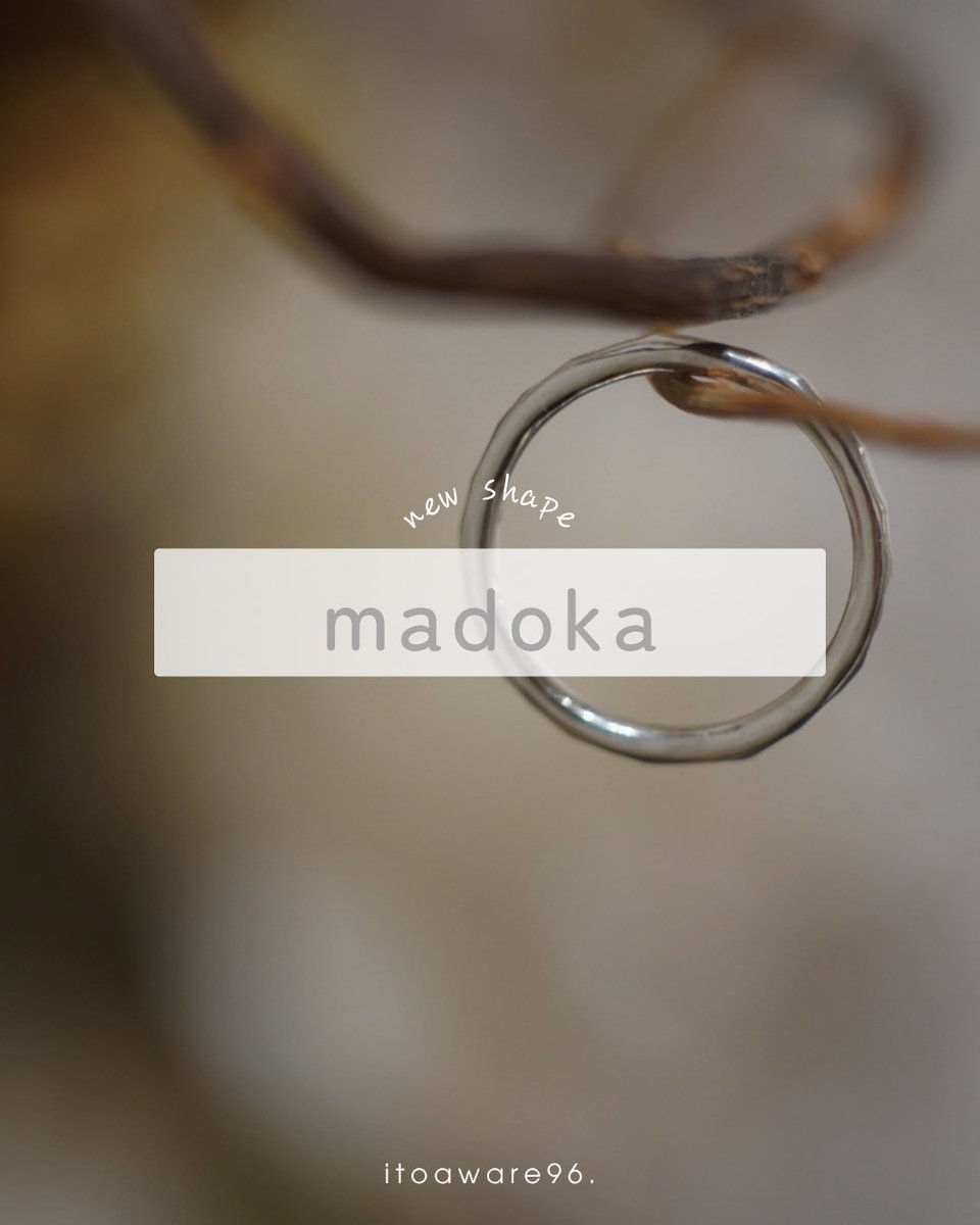 itoaware96's tweet photo. madoka

"幸せをめぐらせる、まるい約束"

"円"というかたちの中に、人と人とのつながり、巡るご縁、そして終わりのない幸せの連鎖を込めました。
#いとあはれ　#黒壁　#ペアリング　#指輪作り https://t.co/bMmd9CMhlE