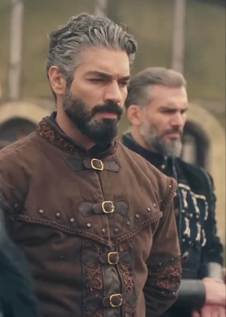 SukruOzyildizKS's tweet photo. - this man is soo FINE 😏🔥

#ŞükrüÖzyıldız #KuruluşOrhan https://t.co/aguLtWcOoL
