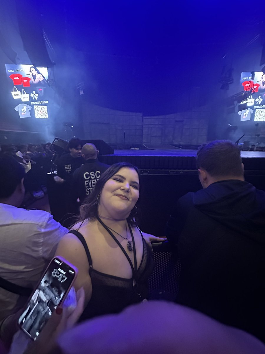 sapphicnal's tweet photo. Truly one of the absolute best tours I’ve ever had the honor of witnessing live 🥹 Demi was just radiating w/ happiness the whole time !!! the work they’ve put in showed tenfold btwn the breathtaking vocals &amp; such fun choreo 🥹 this will forever be my fave experience #INTDForever https://t.co/zLasho1fmM