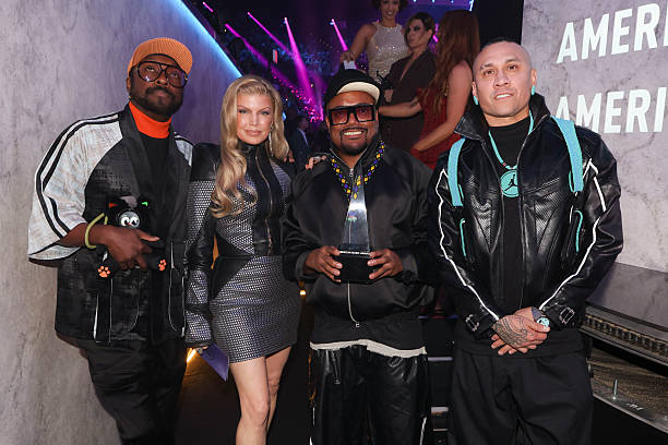 BEPground's tweet photo. #blackeyedpeas https://t.co/DjW6JldrCR