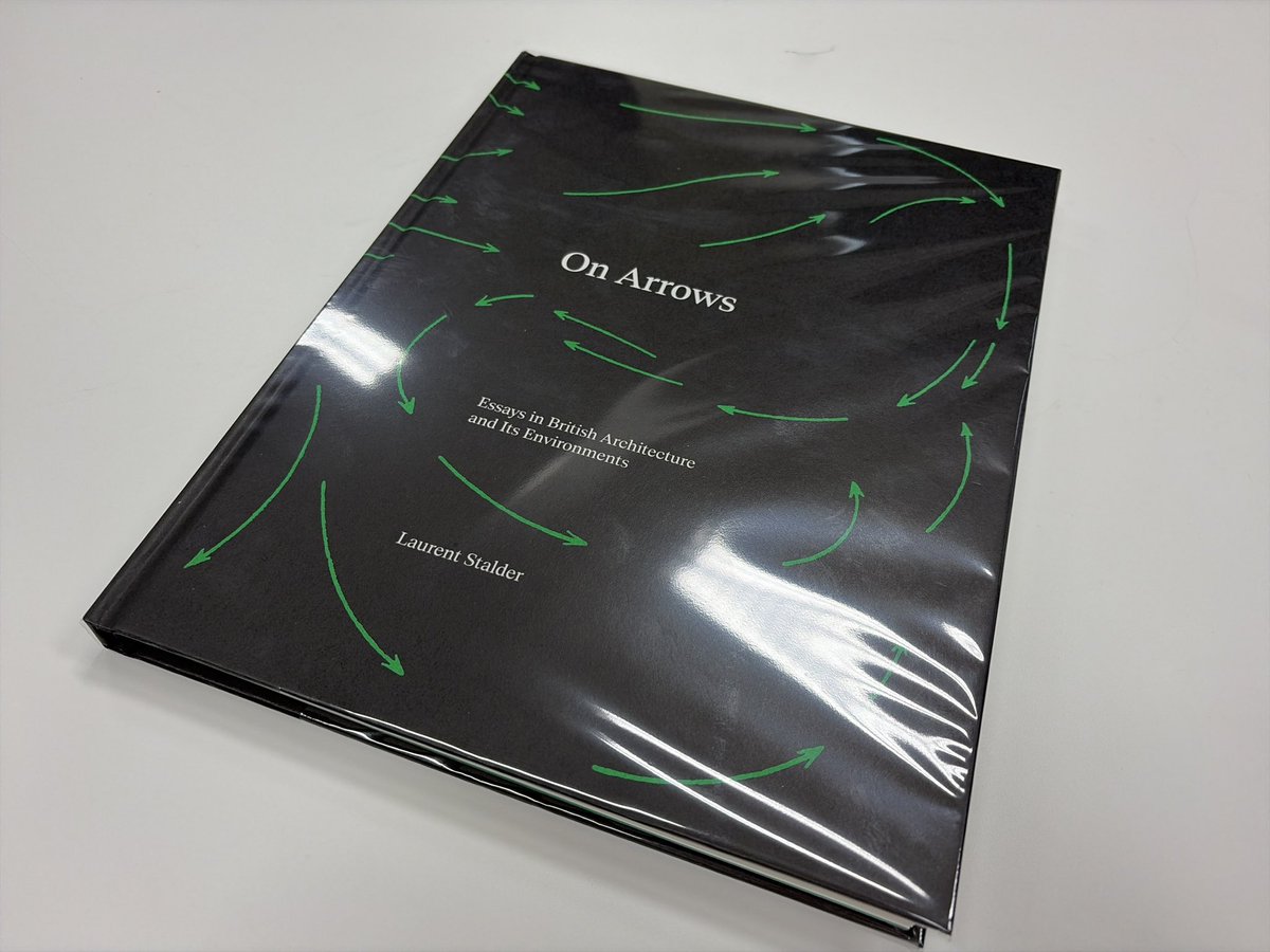 emo10561584's tweet photo. ETH Zurichのロラン・シュタルダー先生から論考集On Arrowsをご恵送いただきゲストレクチャー作業の手が止まる。

書題は「ニュー・ブルータリズムの時代の1950年代イギリス建築界にはなぜか矢印が異常繁殖する」ことから。
「矢印について」話すだけで建築史になるというメチャクチャ格好いい構想。 https://t.co/VunhmhAgKm