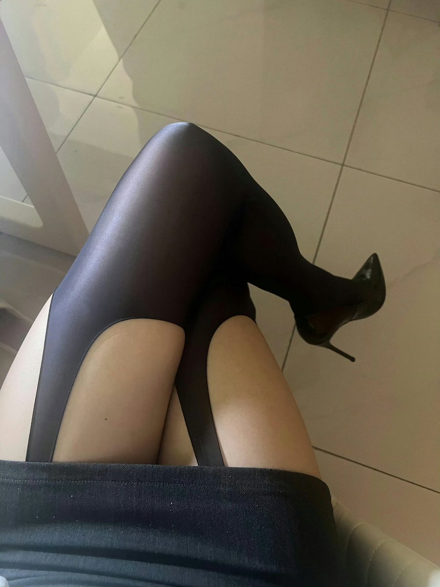 bibicolette's tweet photo. 这种���是什么腿型呢？评论区讨论一下吧。 https://t.co/Lp2zySSG4K