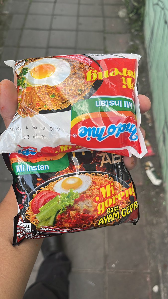 gledeck_'s tweet photo. Line up Hari ini. Indomie Goreng ft Indomie Goreng Ayam Geprek, akan meramaikan pagung utama siang hari ini. https://t.co/2JBEcWrYIt