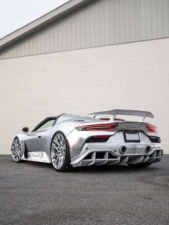 CarCultureCC's tweet photo. Maserati MC20 Aria "Silver Surfer" 🥈 https://t.co/yXhTs6Aetb