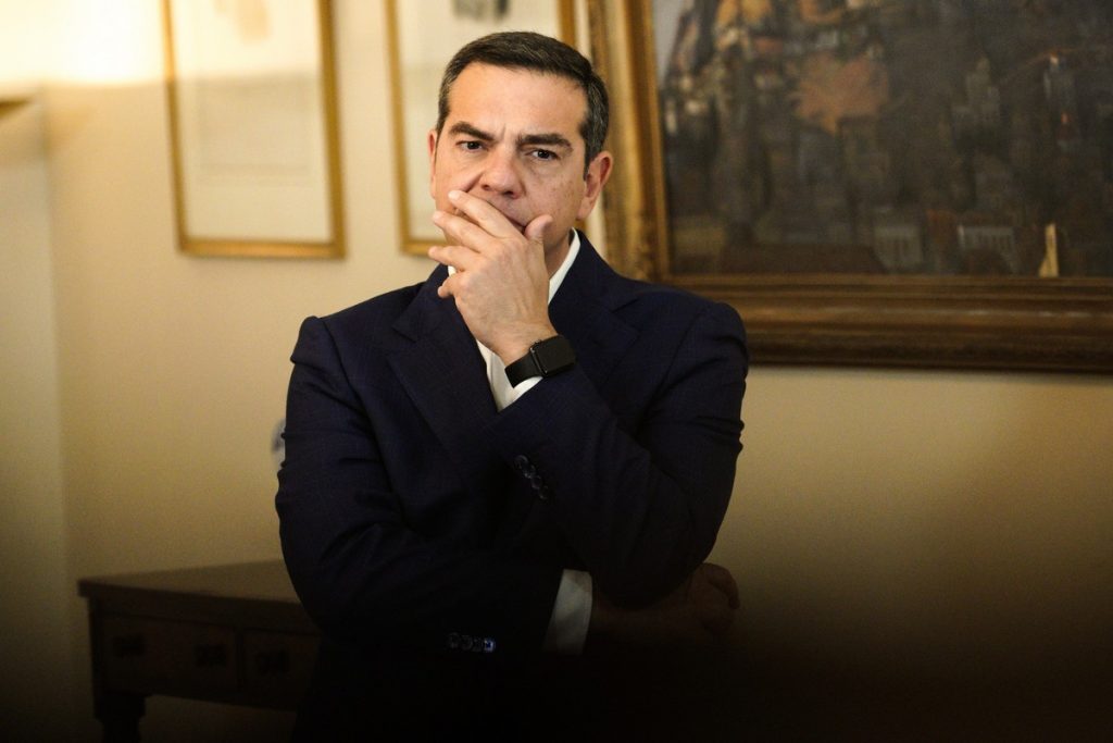 SyMetaritmiston's tweet photo. Ο μεγαλύτερος πολιτικός απατεώνας όλων των εποχών.
10 μέρες πριν το δημοψήφισμα &amp;το κλείσιμο των τραπεζών, ο «αριστερός» Α.Τσίπρας αρνήθηκε στον κεντροδεξιό Γιούνκερ,να φορολογήσει τους εφοπλιστές, προτιμώντας τους συνταξιούχους.
Συνεχώς κάτι καινούργιο μαθαίνουμε.... https://t.co/4Vyvk7vtFL