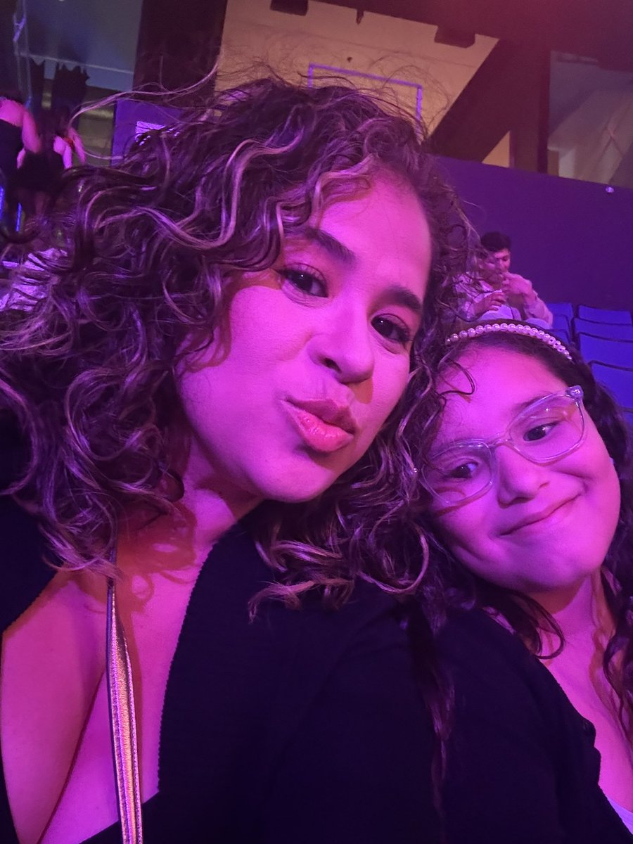 marlenglez19's tweet photo. @PrinceRoyce thank you for all the love last nite 🥹♥️ you always make our long trips worth it♥️ I wasn’t lying when I said I took my breast pump 11 yrs later the story repeats but this time my nursing baby enjoyed the show with me 🥹si esto no es dedication que será 🤣 we ♥️ u https://t.co/5Bz6VfneiK