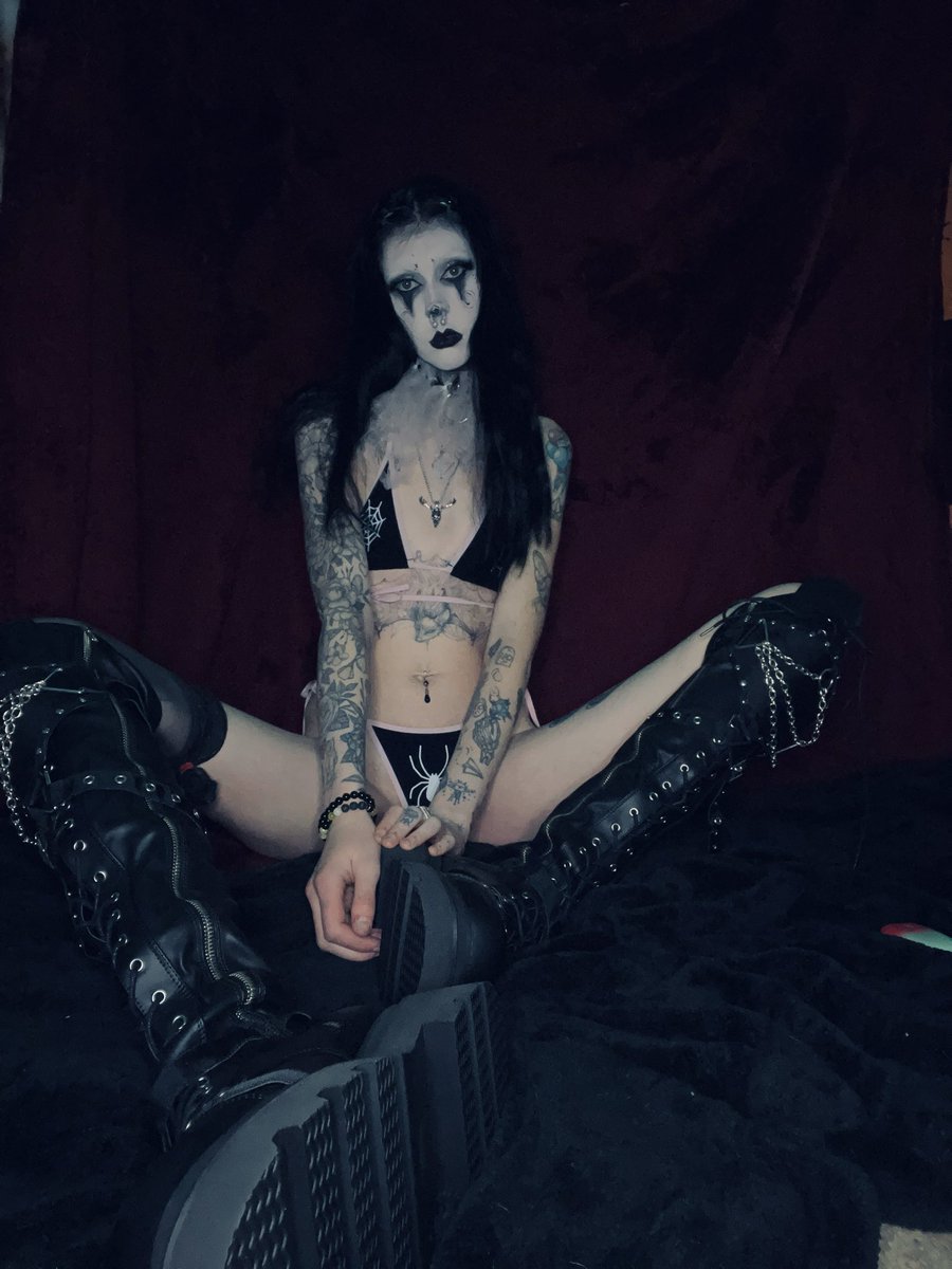 goth brat | Findom tweet media