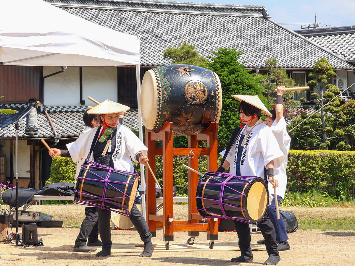 enacityofficial's tweet photo. ＼豊作を願って　恵奈の里次米お田植え祭
🌾✨／

5月16日、長島町正家で「恵奈の里次米（すきまい）お田
植え祭」が行われました😊☀️
飛鳥時代、恵那の米が朝廷へ献上された歴史にちなむ伝
統行事で、今回で15回目を迎えました🎉 https://t.co/2mr84U1j6M