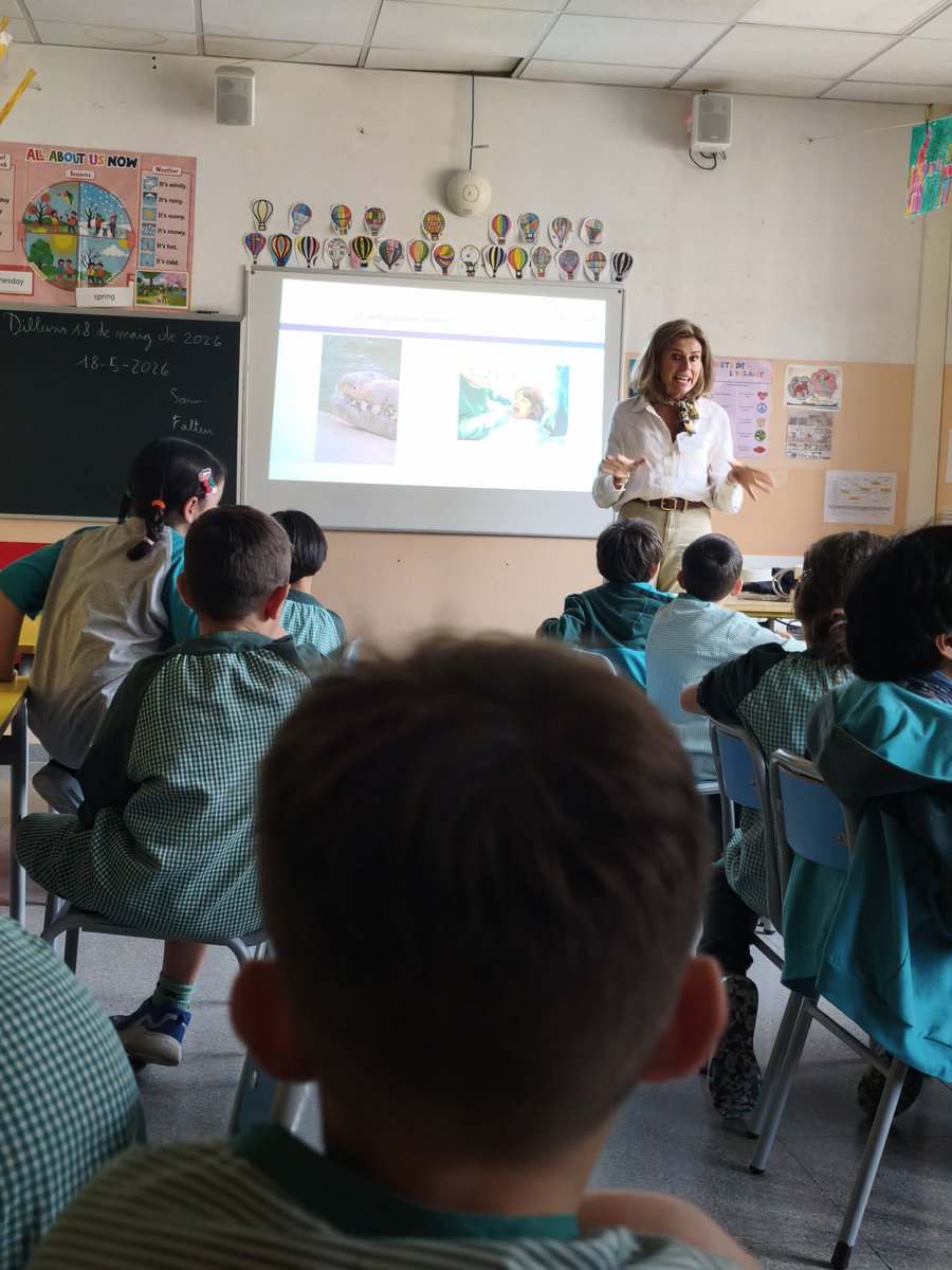 FEPSantRamon's tweet photo. Els nens i nenes de cicle inicial han rebut una visita d'una doctora d'una clinica dental del barri per tractar sobre la higiene bucodental i la importància de rentar-se i cuidar-se les dents https://t.co/C0O7lSYUGV