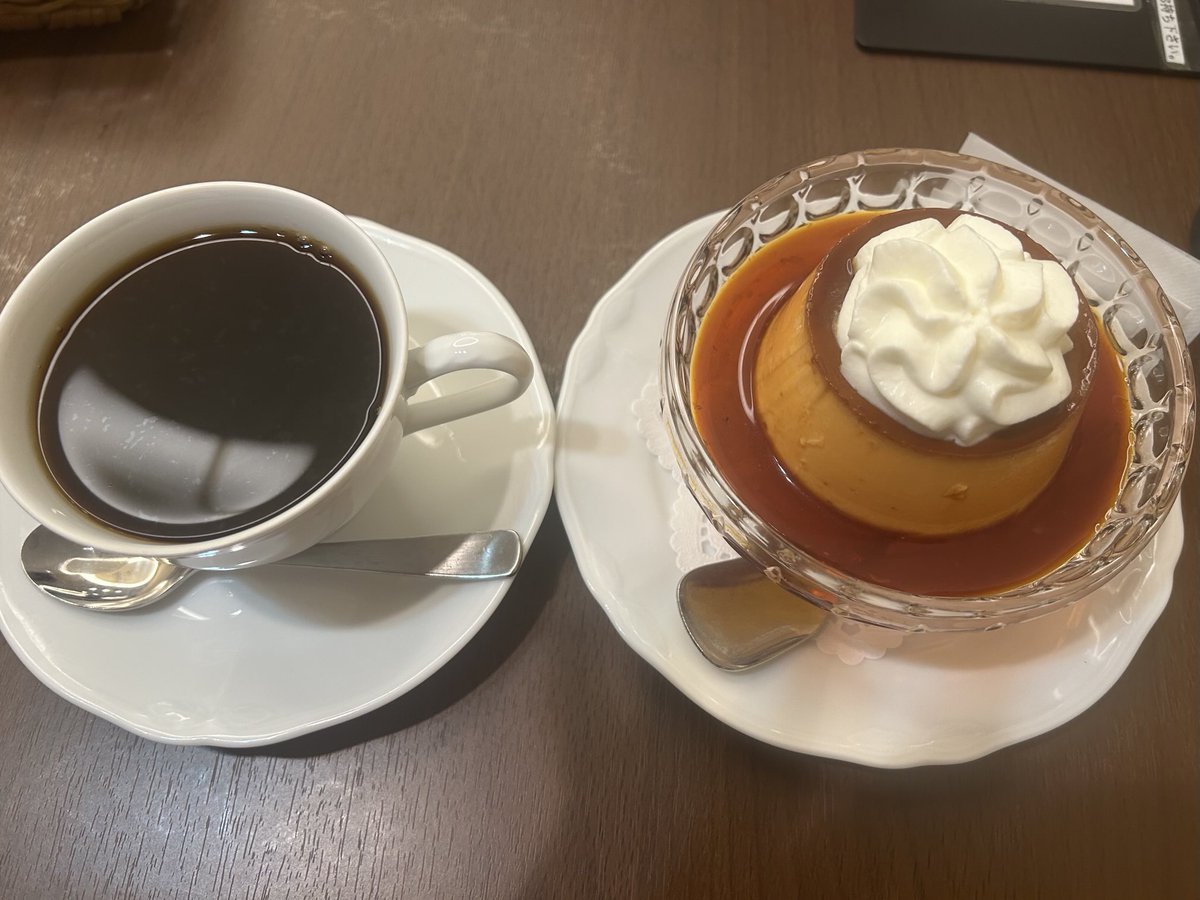 rot_sakura's tweet photo. 現地の後は大阪の友人と久々に会ってご飯の後のプリン🍮
ご飯撮るの忘れてた（笑） https://t.co/w9AgQaND9s