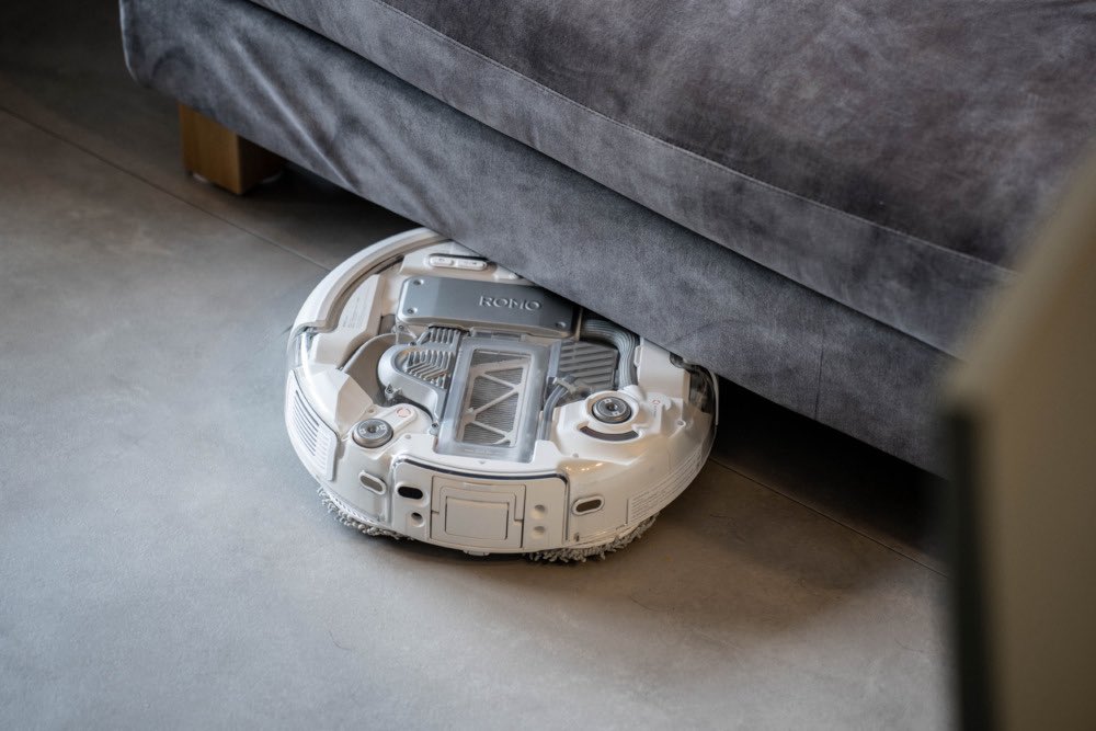 LOPYLOG's tweet photo. Harman Kardonみたいなロボット掃除機を新居にお迎え。1週間使ってみて満足度高かったのでレビューしました。

初号機の革命。DJIのロボット掃除機『ROMO P』が出色の完成度だった。
https://t.co/DTRzKjuZJy https://t.co/ZqiDK23Onk