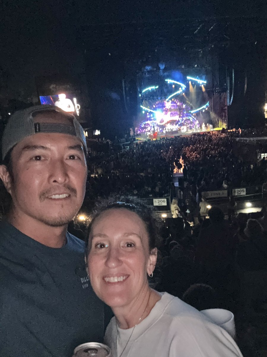 seminoleXJ's tweet photo. Loved seeing @davematthewsbnd at our local venue tonight! Great starting with 41!
Notes to tech:
1. Holy fx batman! Knew the slider wasn’t stuck on when he played his first encore
2. Did we forget to unload the subs? 
3. Stellar light rig! https://t.co/YvPWa50Rnl