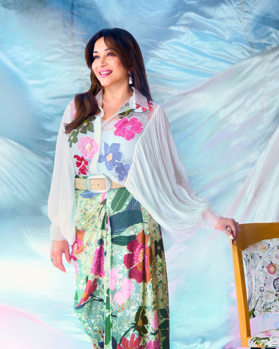 filmfare's tweet photo. Stepping straight out of a daydream and onto your feeds! ✨

#MadhuriDixit exudes elegance in a breathtaking floral ensemble. ❤️

#Celebs https://t.co/7KmU8ybO0a