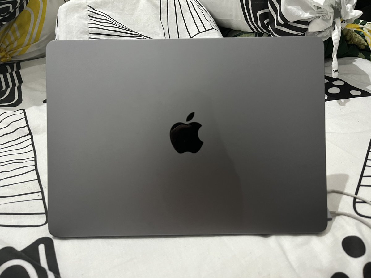 Lintester1's tweet photo. #WTS  jual MacBook second M2 AIR, garansi off, kondisi mulus masih ada box nya, bh 98 dengan ram 16 memory 256, warna grey, dom jakarta. FOR THE PRICE DM AJA YA #zonauangㅤ #jualmacbook https://t.co/DGH9Kuds0q