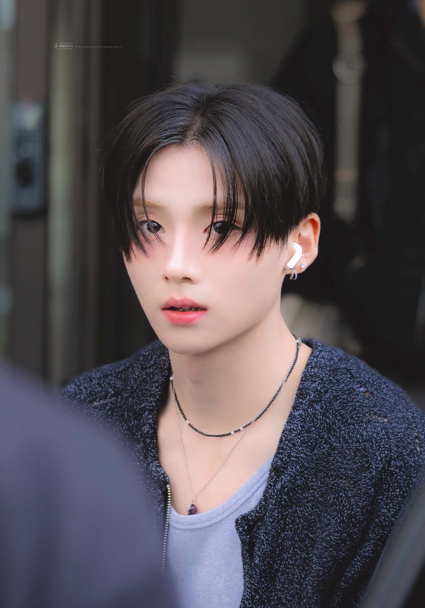 상느 tweet media