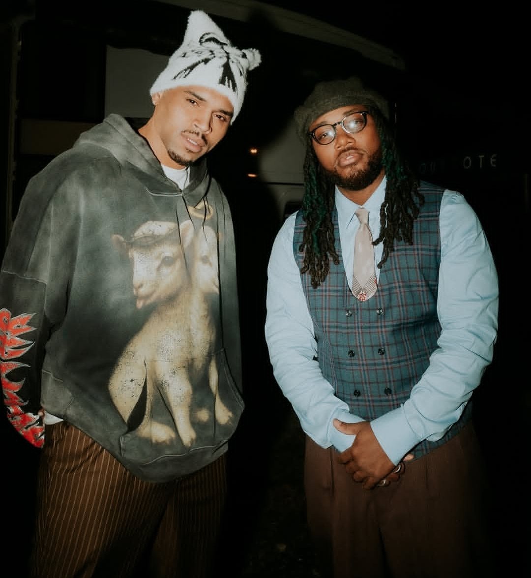 Cristiancitoo99's tweet photo. Chris Brown & Leon Thomas' Official Video Of "Fallin'" Surpassed 9 Million Views On YouTube 🎉🤎👑
#ChrisBrown #Fallin #LeonThomas #YouTube #Music #OfficialVideo https://t.co/Kyh5eWAalp