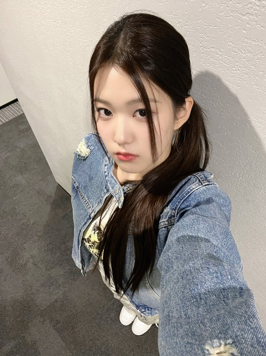 Queen_1stNaya's tweet photo. It might no longer be a drill guys the YOON JIYOON might actually be coming back 😭 we're going to hear her voice and see her on our screen again. Stay tuned on May 29🙏
#yoonjiyoon https://t.co/yzH78QeJL0