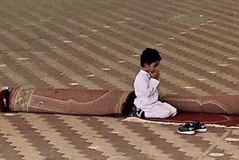 yi3sl's tweet photo. مَا ضرَّنا بُعْد السَّماء وإنْ عَلتْ
مَا دُمتَ يا ربَّ السَّماءِ قريبُ. https://t.co/d3oZ3iKohQ