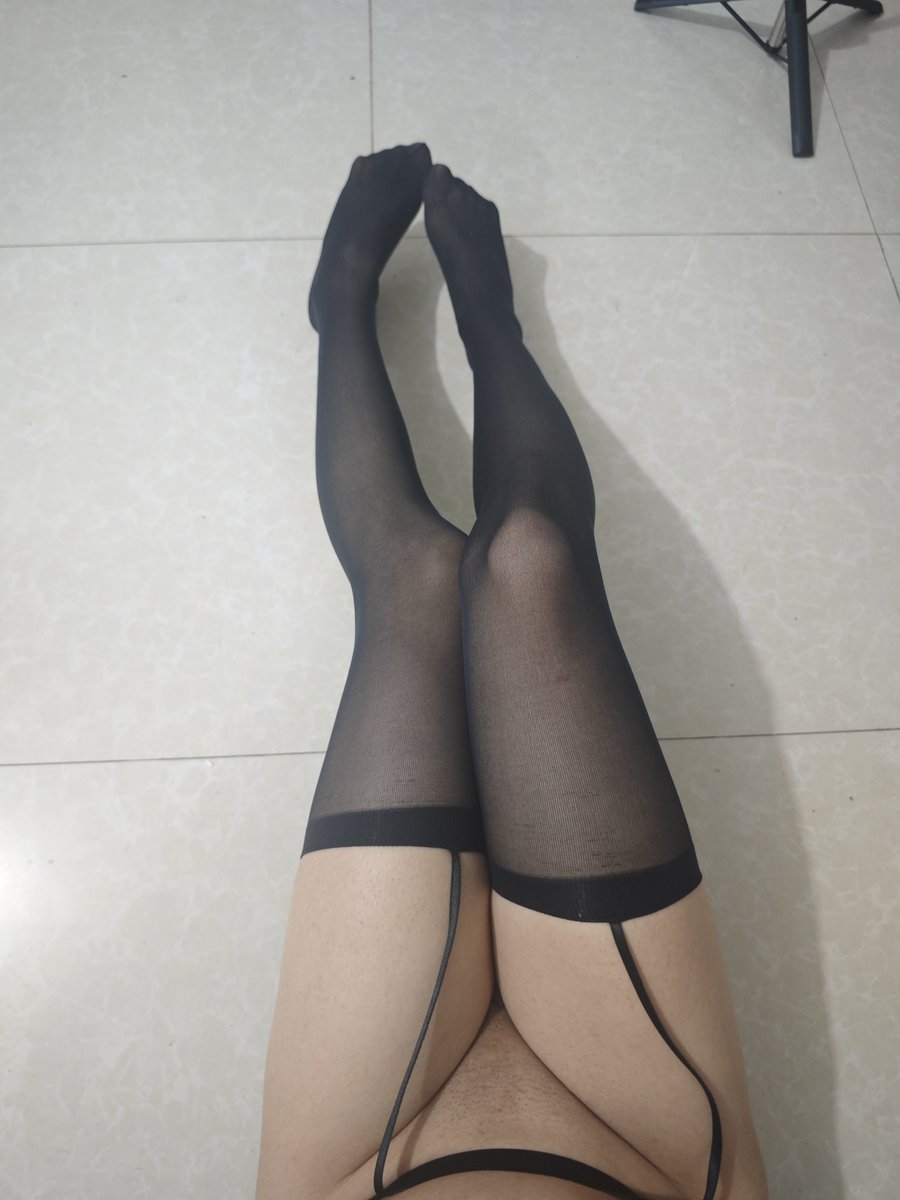 diebood's tweet photo. 新买的丝。#伪娘 #男娘 #腿 #黑丝 #白丝 https://t.co/uzNDCRrZ0u