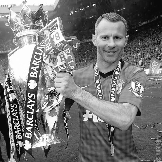 AngryRedBirdLFC's tweet photo. 🔴🥇🏆 The DEBATE!
Salah enters the conversation of EPL's greatest of all time (GOAT) with Alan Shearer, Thierry Henry and Ryan Giggs .
But is King Mo' the GOAT! https://t.co/OprKyGgt7k