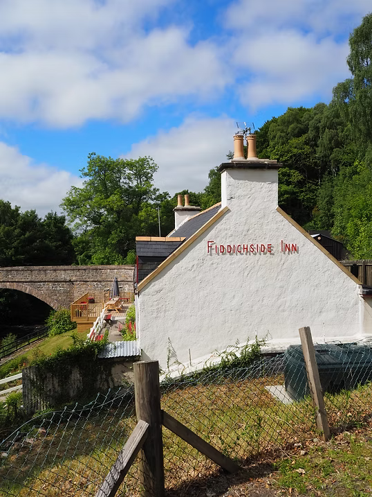 GBbooze's tweet photo. The Fiddichside Inn, Craigellachie, #Aberlour 🍻
A classic, unspoilt pub, originally built as accommodation for railway workers. A marvellous rural survival; a tiny bar at the end of a cottage in a beautiful spot by a bridge over the River Fiddich. 🏴󠁧󠁢󠁳󠁣󠁴󠁿 https://t.co/D8CWd2VICD