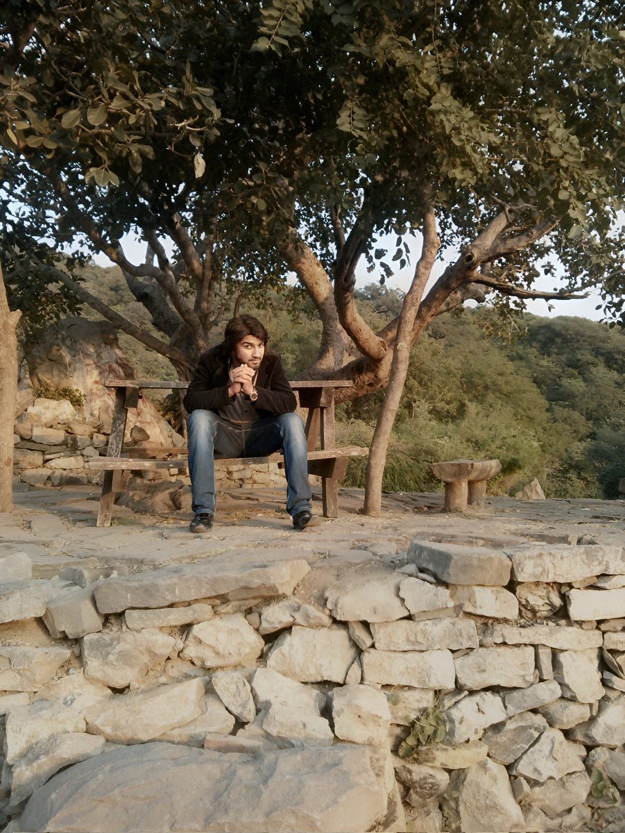 shahrukhtazareb's tweet photo. Lost in nature, found in my own vibe.

#ShahrukhTazareb #NatureVibes #OutdoorShoot #ModelLifestyle #damanekoh https://t.co/rmyjZ1m5wv