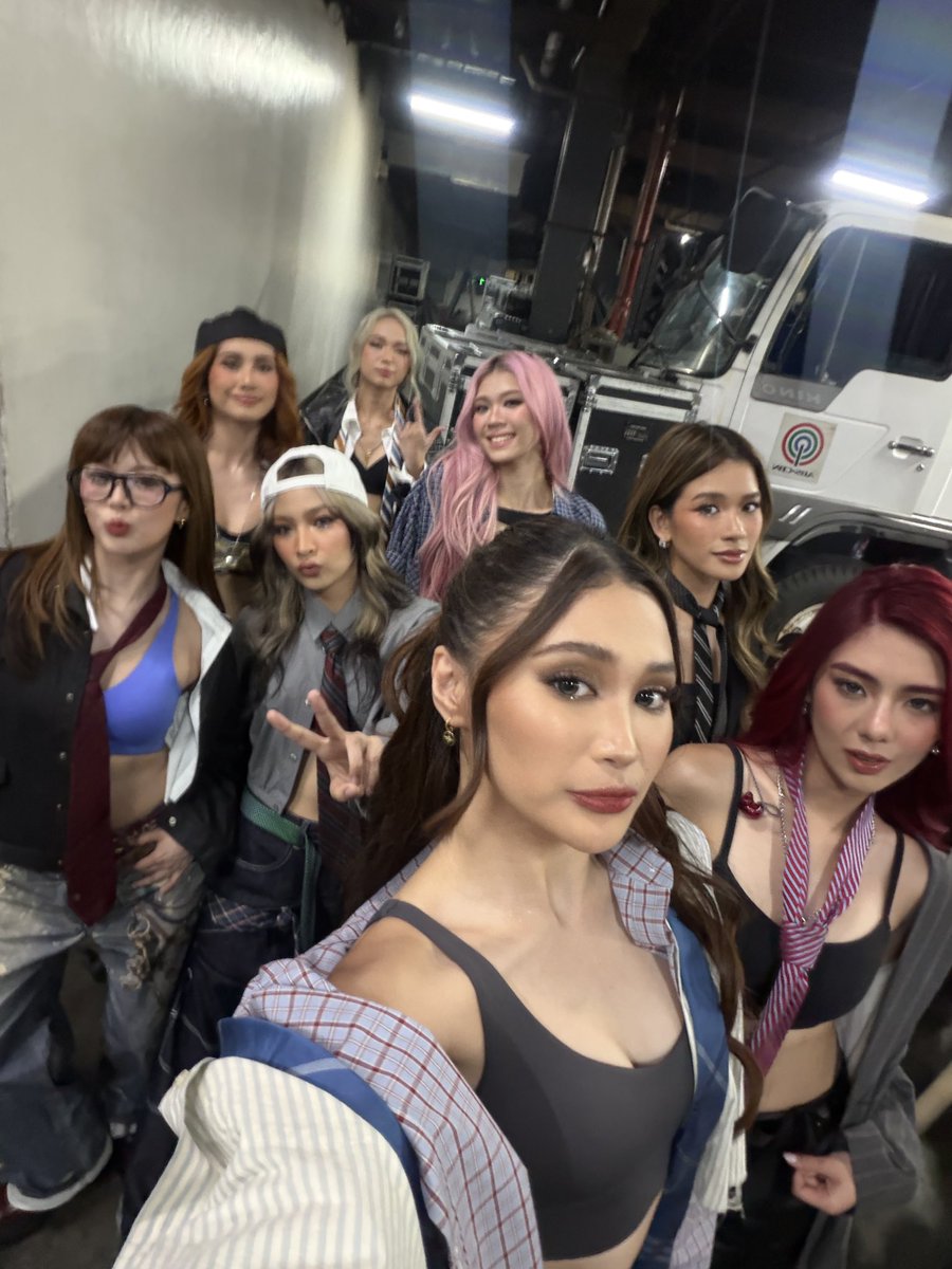coletsweverse's tweet photo. [📸] #BINI weverse update with #COLET — 260526

ASAP XP Show 1 Unang Kilig Group Selfie Series 🌸

#BINI_Colet @bini_colet https://t.co/afZPcLS5PS