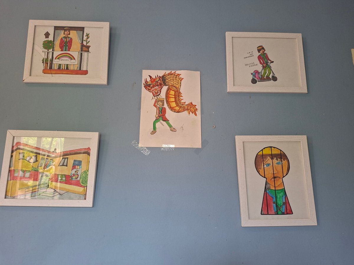 ANPERIOJA's tweet photo. 🚗Visitamos el CEIP San Fernnado de Nájera. 

Nos enseñaron sus 3 proyectos con los que han creado la agencia de corresponsales SanFer. 🗞️📷🎒

¡Cómo disfrutan de su viaje por los 6 continentes!🌎🛩️

¡Eres genial SanFer! 👑😉 https://t.co/TKMN5y0M9h