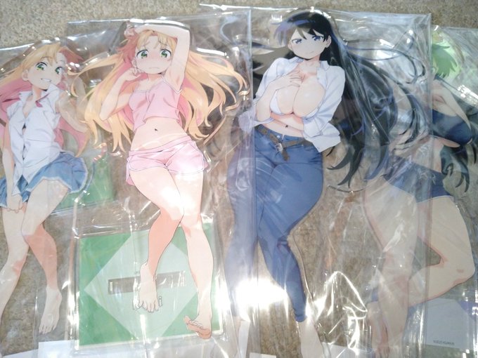 大変けしからんアクスタが届いた。ううむ…けしからん!ヽ(='▽`=)ノ #瑠璃の宝石 