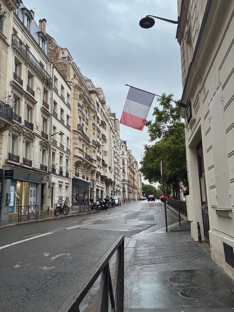 Reikaviolin's tweet photo. 20年来の大親友と、思い出に残る写真をパリで🇫🇷
楽しくて感慨深くて、色々なことを思い出しながらの撮影😌💕

出会った時にはこんなに沢山の時間をパリで一緒に過ごしているとは、想像もしていませんでした💭 https://t.co/hYevG4Q2DE