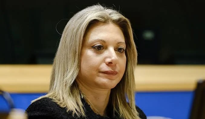 kallisti8620's tweet photo. Συγκεκριμένο κέντρο τράβηξε το αυτί της ιδιοκτησίας του ΚΟΝΤΡΑ
απαιτώντας με απόλυτο τρόπο να εγκαταλείψει την Καρυστιανού
και να ευθυγραμμιστεί πλήρως με την υποστήριξη του Τσίπρα
Αποδεικνύεται ότι πίσω από τις δήθεν ανεξάρτητες φωνές κρύβονται σκληρά Deals παρασκηνιακές πιέσεις https://t.co/4giZaJuEL5