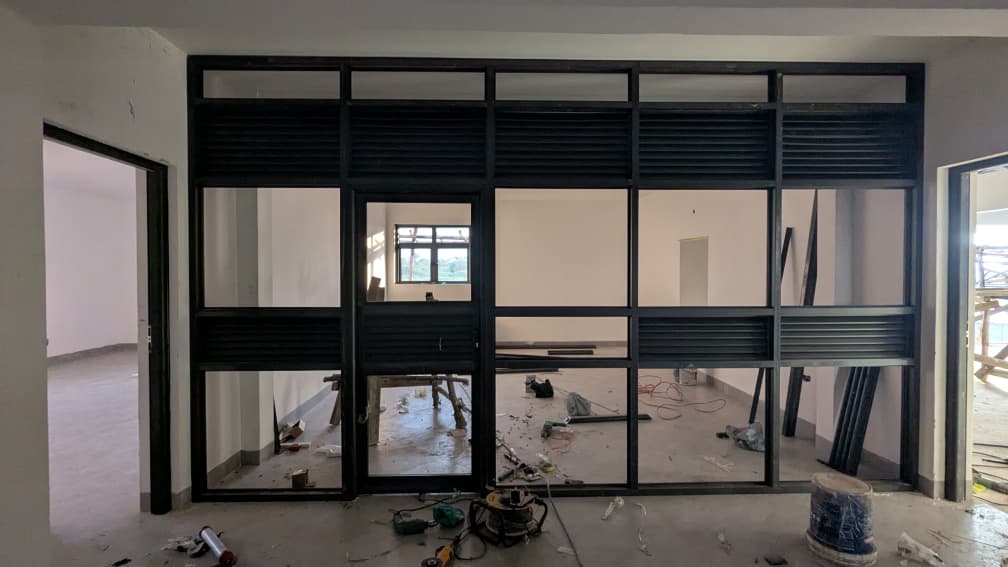linqsoftA's tweet photo. Do you need a conducive office space, Aluminium and Glass are your solutions. 
It keeps privacy, doesn't allow sound to go through, keeps your office with enough light and fresh. 

Modify your office space today and enjoy a modern and conducive work space 
#LinqsoftAluminium https://t.co/MQDC6mjTxy