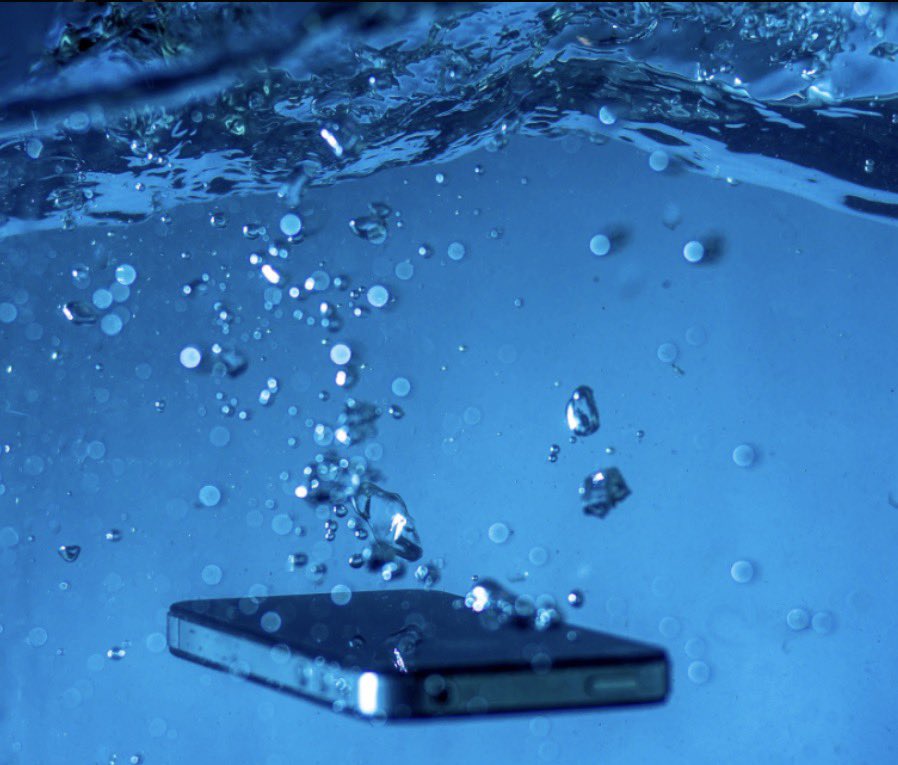 iamsmarttips's tweet photo. Without putting your offing in water and risk damaging it, here are 5 ways you can know your phone if your phone is water resistant 🧵👇
#smarttips #phonetips #phonetipsandtricks https://t.co/p7KWxNFrza