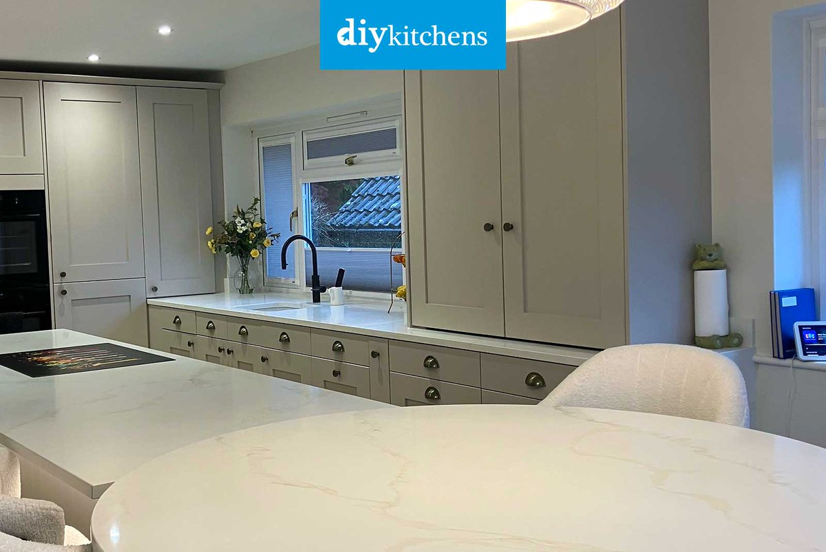 DIY_Kitchens's tweet photo. 🌟 Jen from Bidborough shows us her completed Innova Norton Cashmere Shaker #kitchen, supplied by DIY Kitchens (Ref:4380) - https://t.co/lMhkfaX2cQ

Visit https://t.co/mDGIyY2X5f to see how much you could save on your dream kitchen! 

#norton #shakercabinets #shakerkitchen https://t.co/FmUx4tjhRB