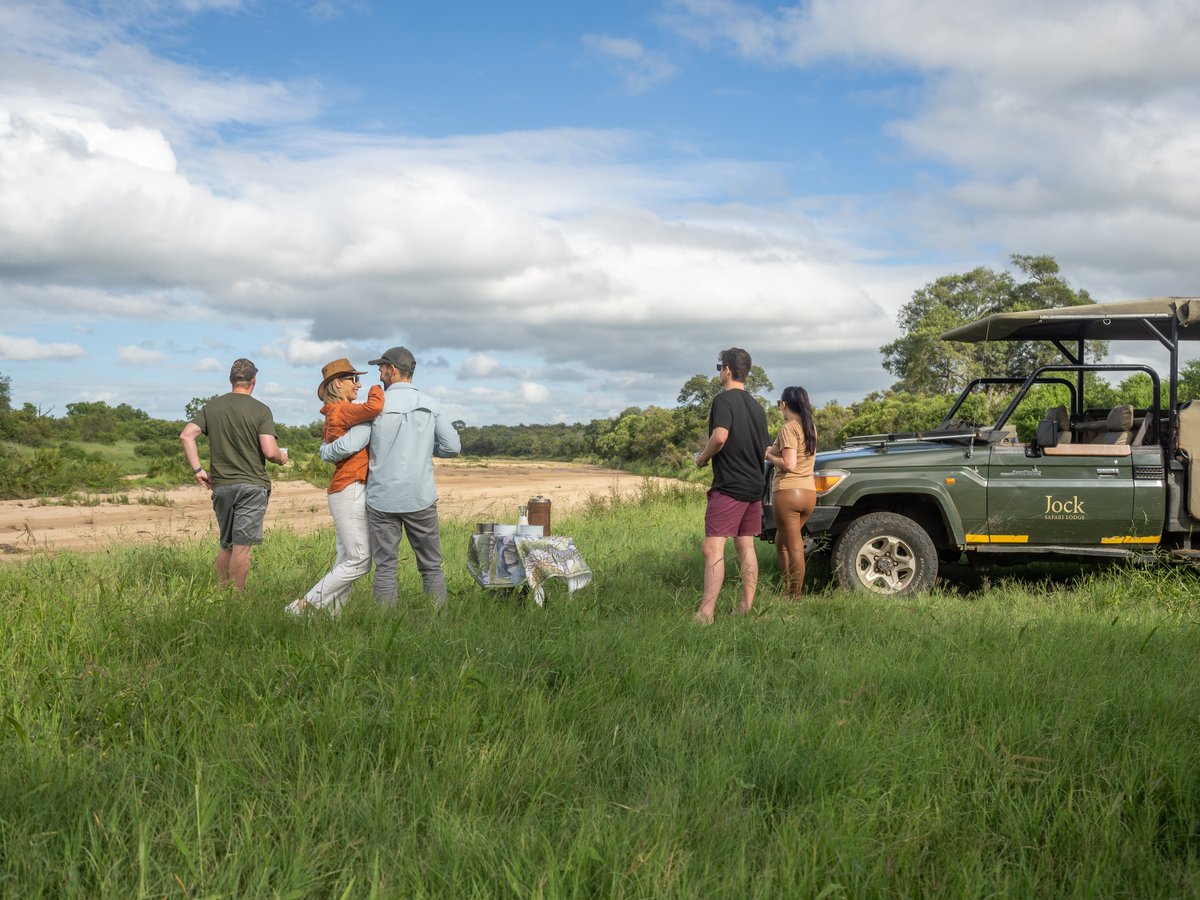 JockSafari's tweet photo. Fitzpatrick's At Jock offers an all-inclusive experience tailored just for you and your crew.

With 3 spacious suites, a private pool, and breathtaking views of the African bush, Fitzpatrick’s offers the perfect blend of comfort and style. https://t.co/M2Ln3SiAJ6
