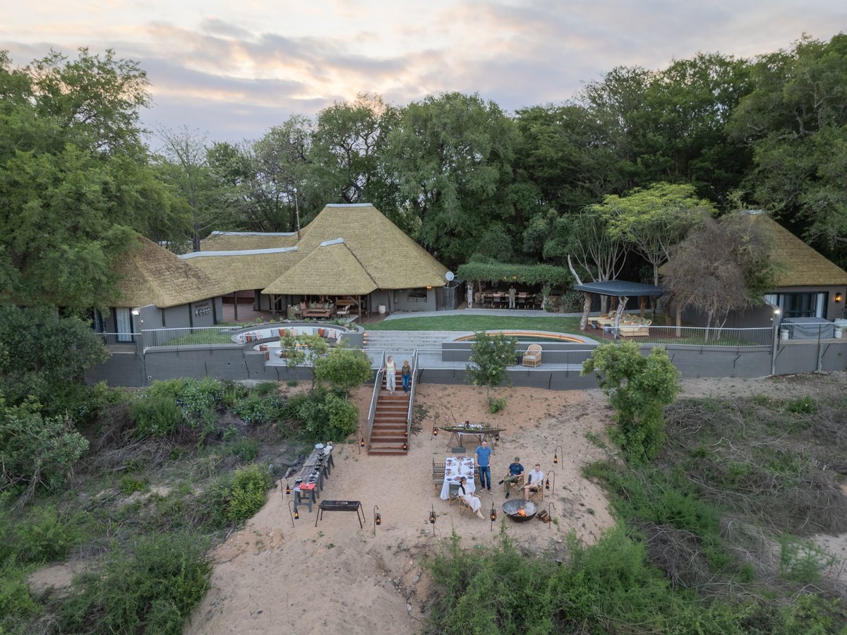 JockSafari's tweet photo. Fitzpatrick's At Jock offers an all-inclusive experience tailored just for you and your crew.

With 3 spacious suites, a private pool, and breathtaking views of the African bush, Fitzpatrick’s offers the perfect blend of comfort and style. https://t.co/M2Ln3SiAJ6