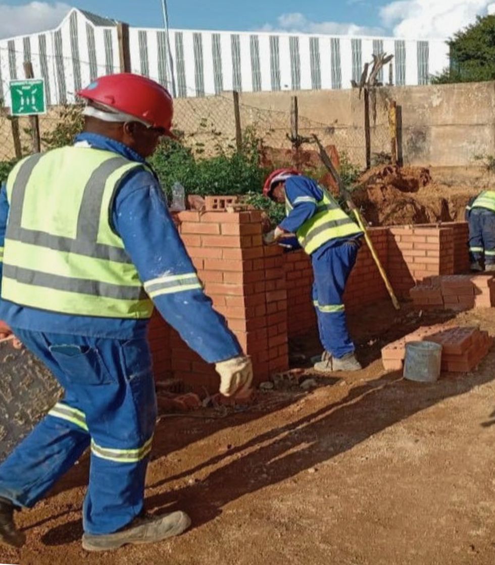 JDA_joburg's tweet photo. 🚧 Work Continues at the Linbro Park Landfill Site ♻️

Momentum continues at the Linbro Park Landfill Site as construction activities move forward to strengthen waste management infrastructure and improve operational efficiency.

#JoburgReimagined https://t.co/XqvjAmPhHX